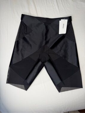 SPANX Womens Butt Lifting Shaping Shorts